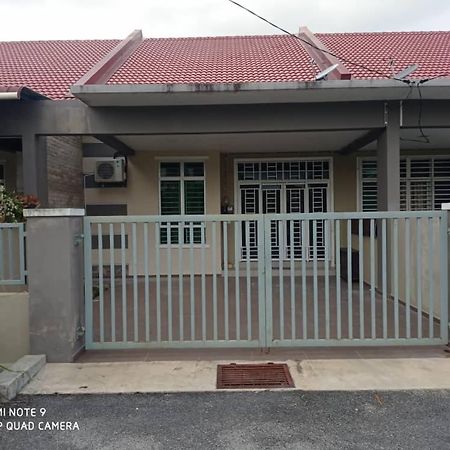 Maryam Homestay Jertih ภายนอก รูปภาพ