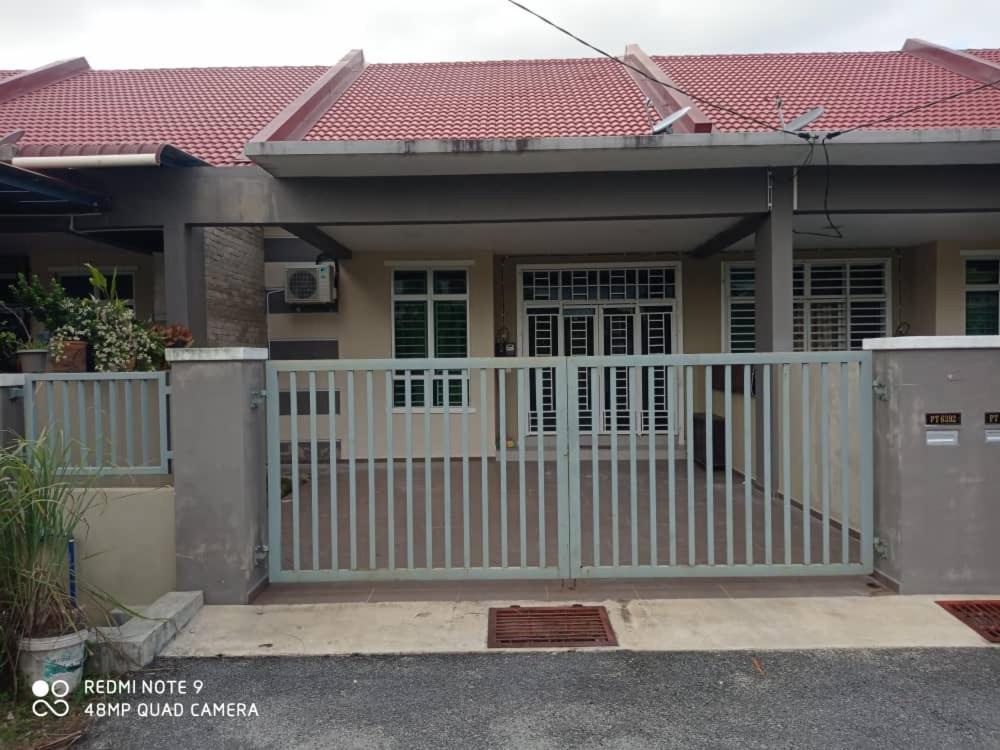 Maryam Homestay Jertih ภายนอก รูปภาพ